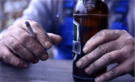 专家表明烟草和酒精是全球癌症的主要原因